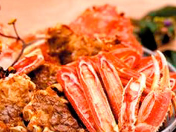 焼き物（カニの蟹味噌焼き）[b]高温のオーブンで一気に焼き上げるのが、「本陣粋月流」。大将がひと時も目を離さず、最適な焼き上がりでお出しします。『焼き立てが一番美味しい』ので、直ぐに手を付けて欲しい一品です。