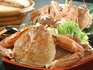 鍋物（カニすき鍋）[b]大将特製の「澄んだお出汁」が特長の「本陣粋月流カニすき鍋」。『此処にしかない味』と、この「カニすき鍋が目当て」の常連さんも多いですよ。